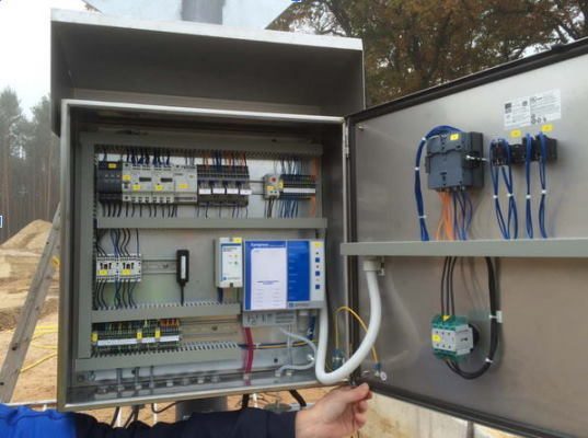 Armoire de commande pour le S100
