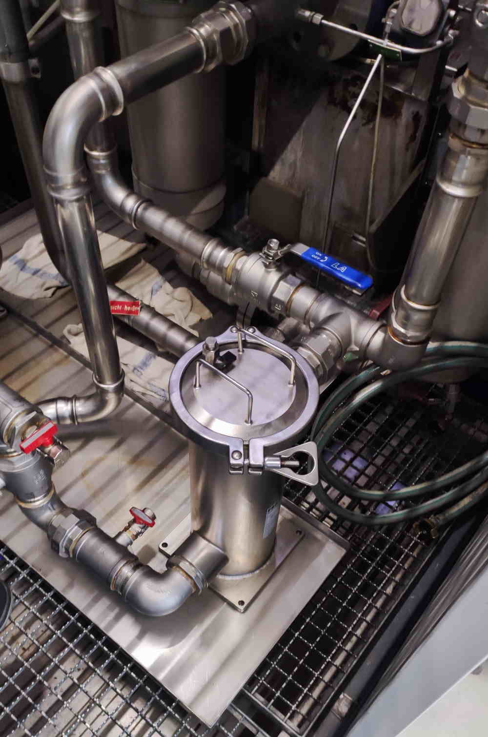 Machine-outil avec filtre magnétique type FMF pour éliminer les copeaux métalliques et autres impuretés contenant de l’acier